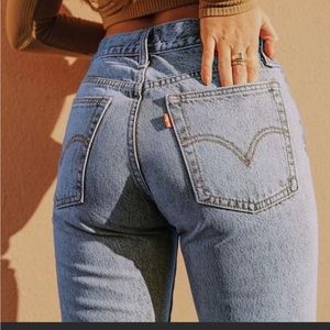 Levis 501 Wedgie Light Wash - Size 30. 28 inch inseam.
